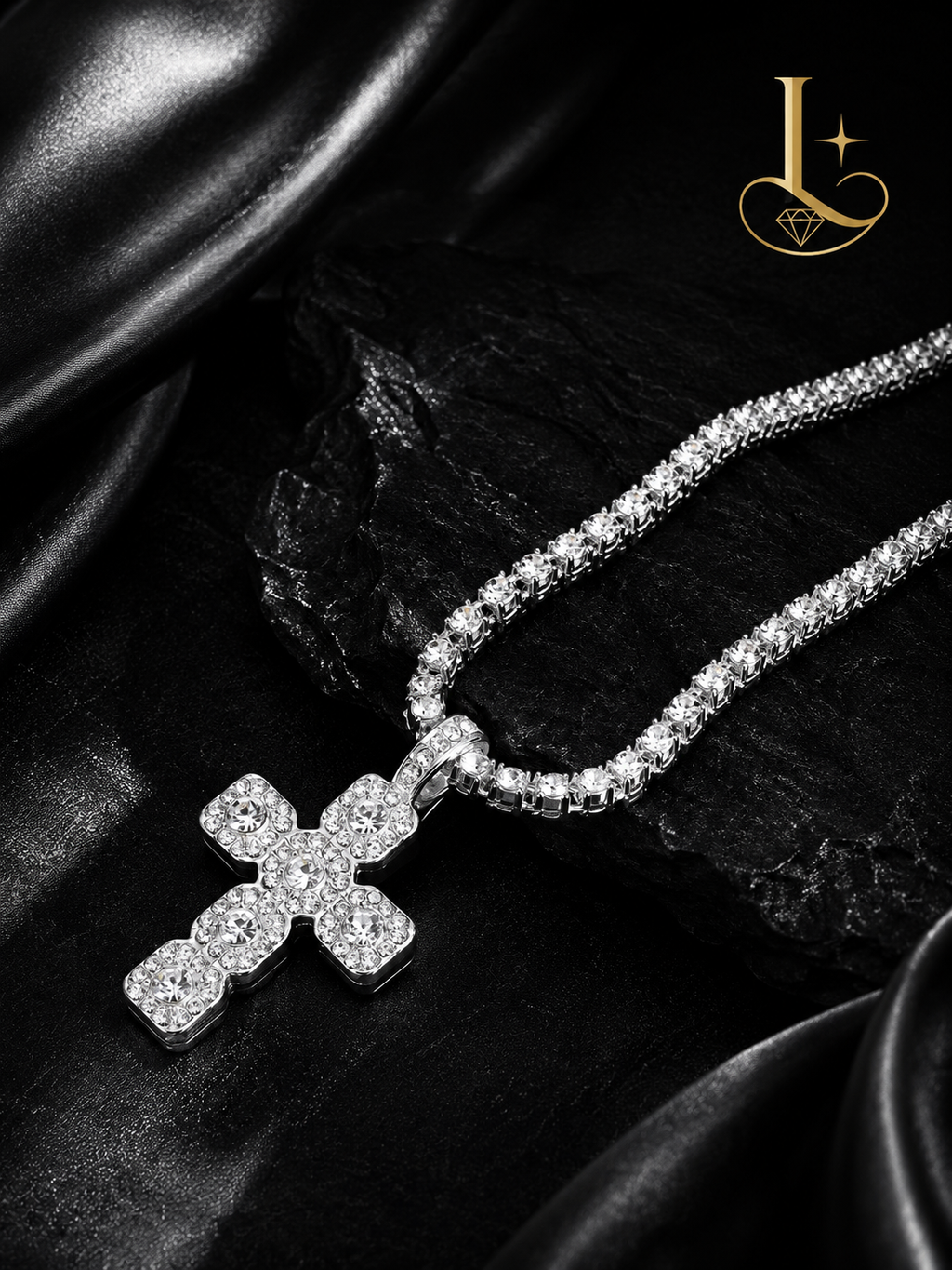 Collana con pendente a croce