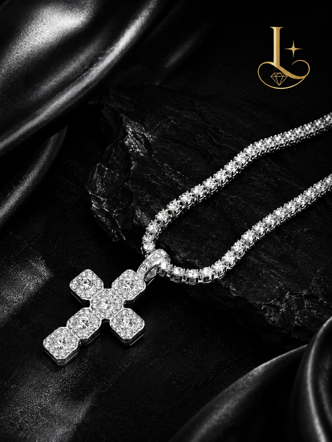 Collana con pendente a croce