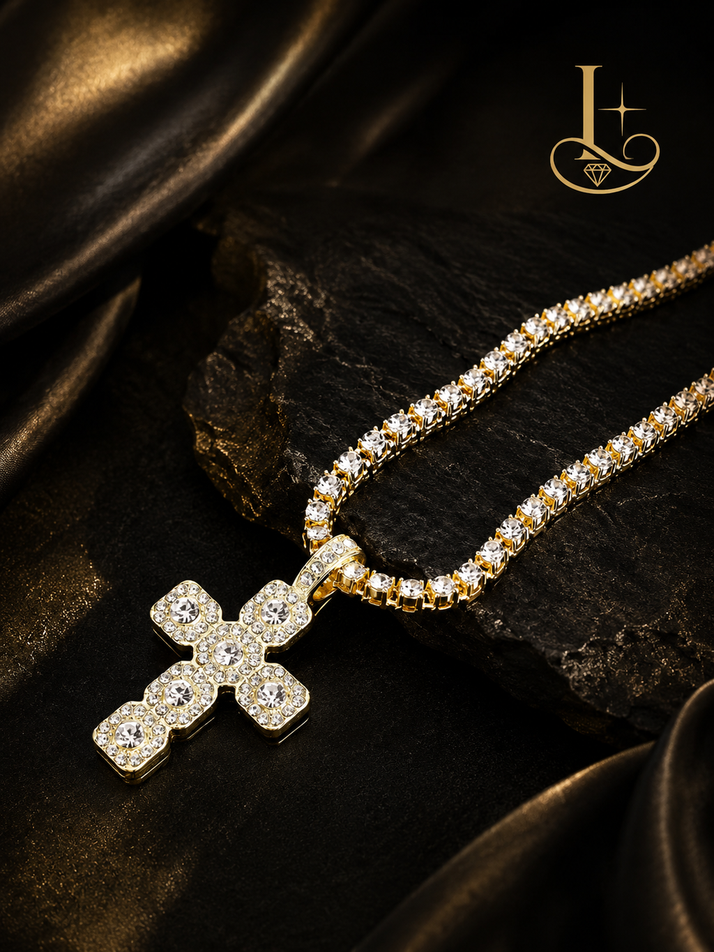 Collana con pendente a croce