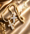 Collana con pendente a croce